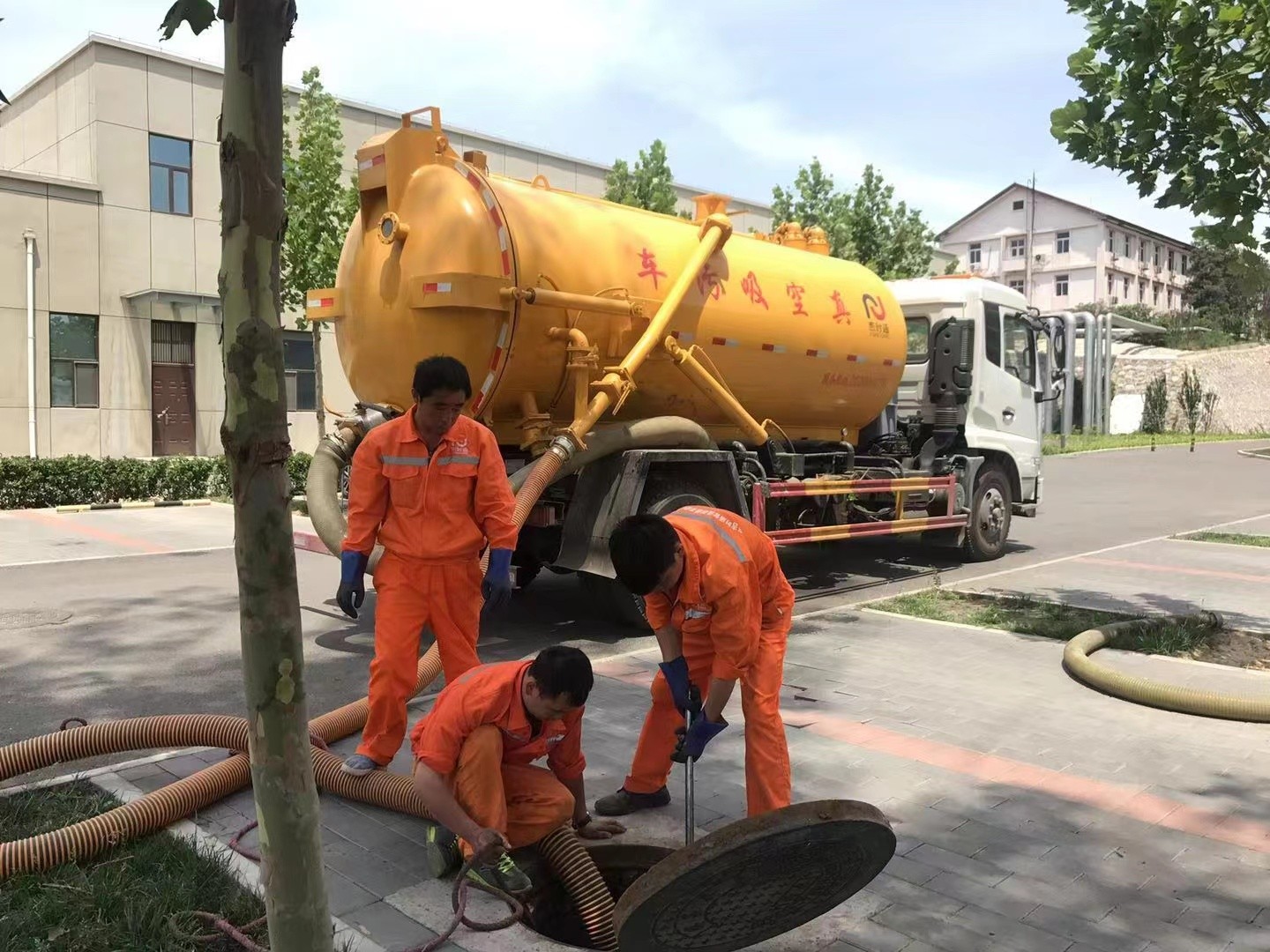 连云港化粪池清理与5-8吨吸粪车施工效率分析